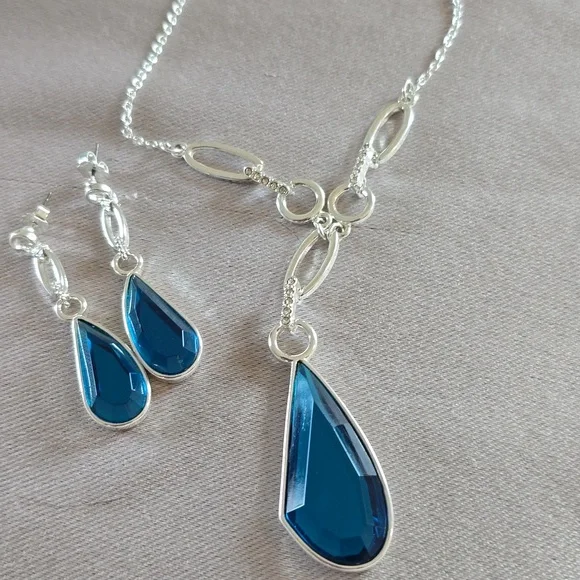 Blue Teardrop Crystal Necklace & Earrings Set Silver Tone Statement Jewelry - Picture 8 of 8